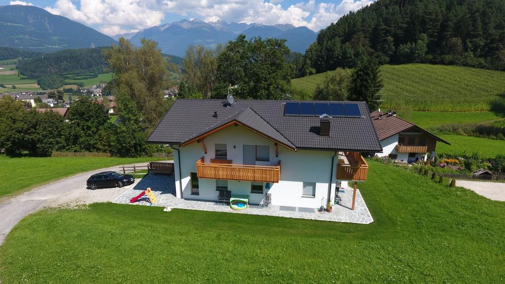 Ferienwohnungen Schlosshaeusl San Lorenzo di Sebato Bagian luar foto