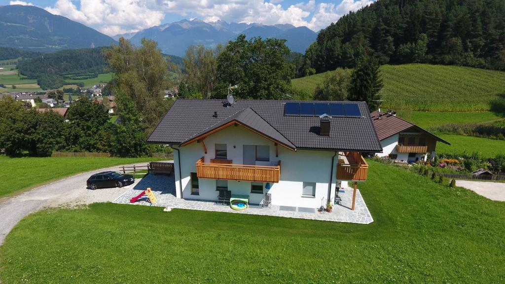 Ferienwohnungen Schlosshausl San Lorenzo di Sebato Bagian luar foto